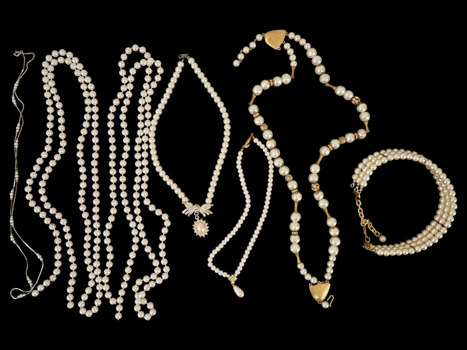 LOT OF VINTAGE FAUX PEARL COSTUME JEWELRY (1 of 6)