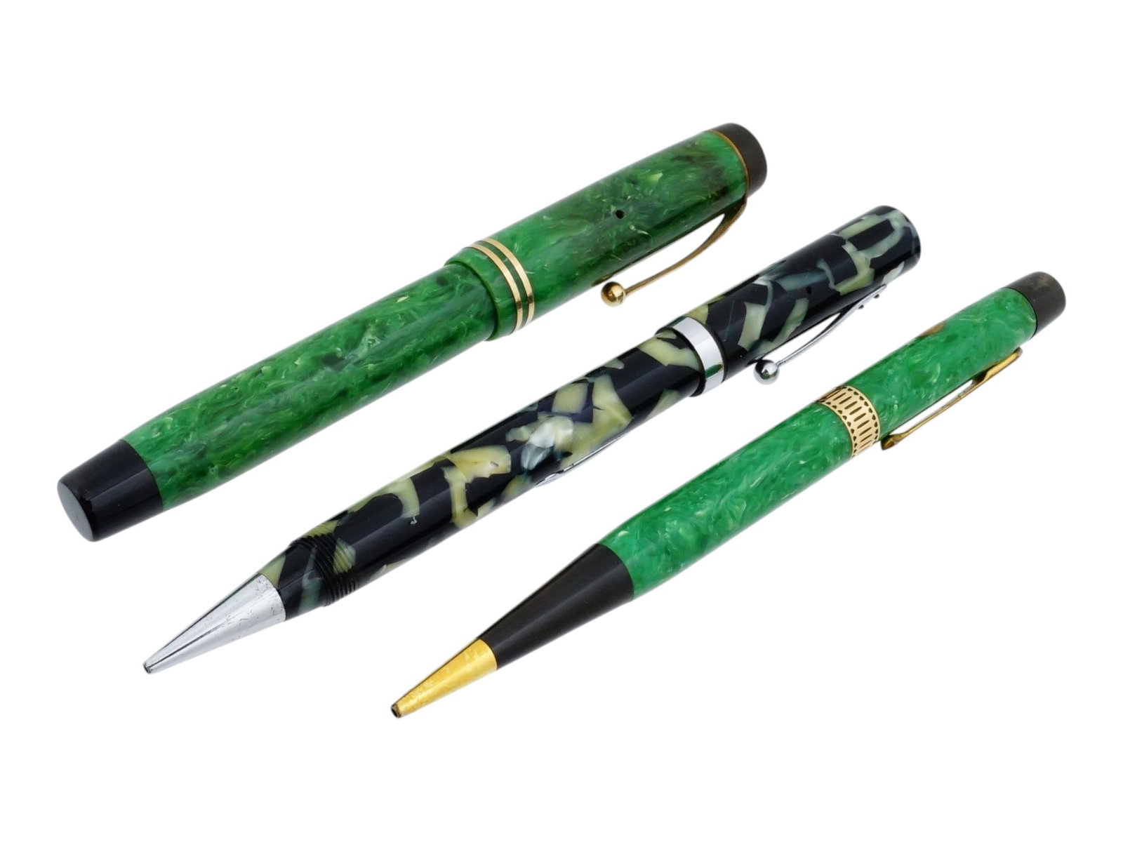 GROUP OF THREE PENS INCLUDING PARKER AND WATERMANS: A group of three pens including Parker Duofold fountain pen with Jade Green Permanite celluloid body and Watermans Ideal fountain pen. And another pen with the same color. Luxury Stationery, German Cr