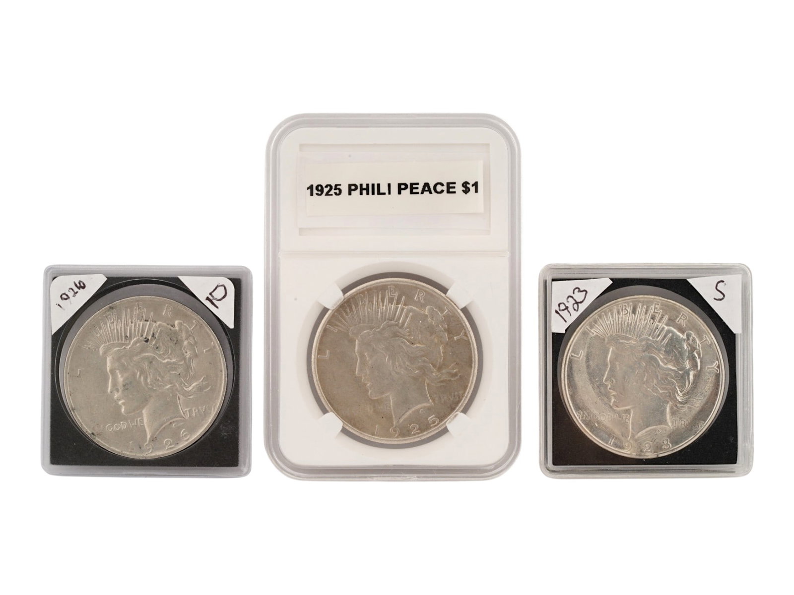 THREE VINTAGE UNITED STATES PEACE SILVER DOLLARS: A collection of three vintage United States Peace Silver Dollars, issued to commemorate the restoration of peace following World War I and struck in the classic silver composition. The group includes 