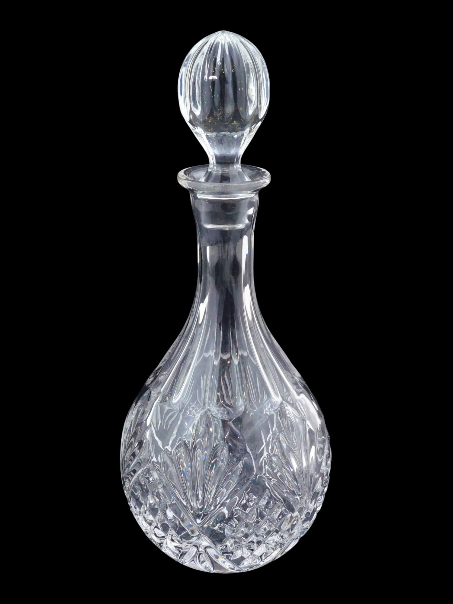VINTAGE LEAD CRYSTAL WINE DECANTER W DIAMOND POINT CUTS: A vintage lead crystal wine decanter in a classic pear-shaped form. The body is decorated with deep diamond-point cuts beneath elongated leaf and fan motifs, while the matching crystal stopper display