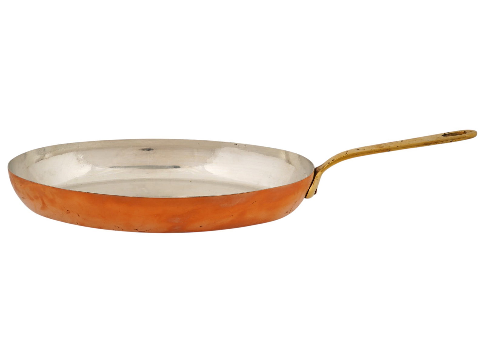 VINTAGE WALDOW BROOKLYN COPPER SAUTE PAN: A vintage Waldow Brooklyn copper skillet or saute pan produced by the Thomas Bruno Waldow Company in Brooklyn, New York. Constructed from heavy-gauge copper, the pan features a sturdy cast brass handl