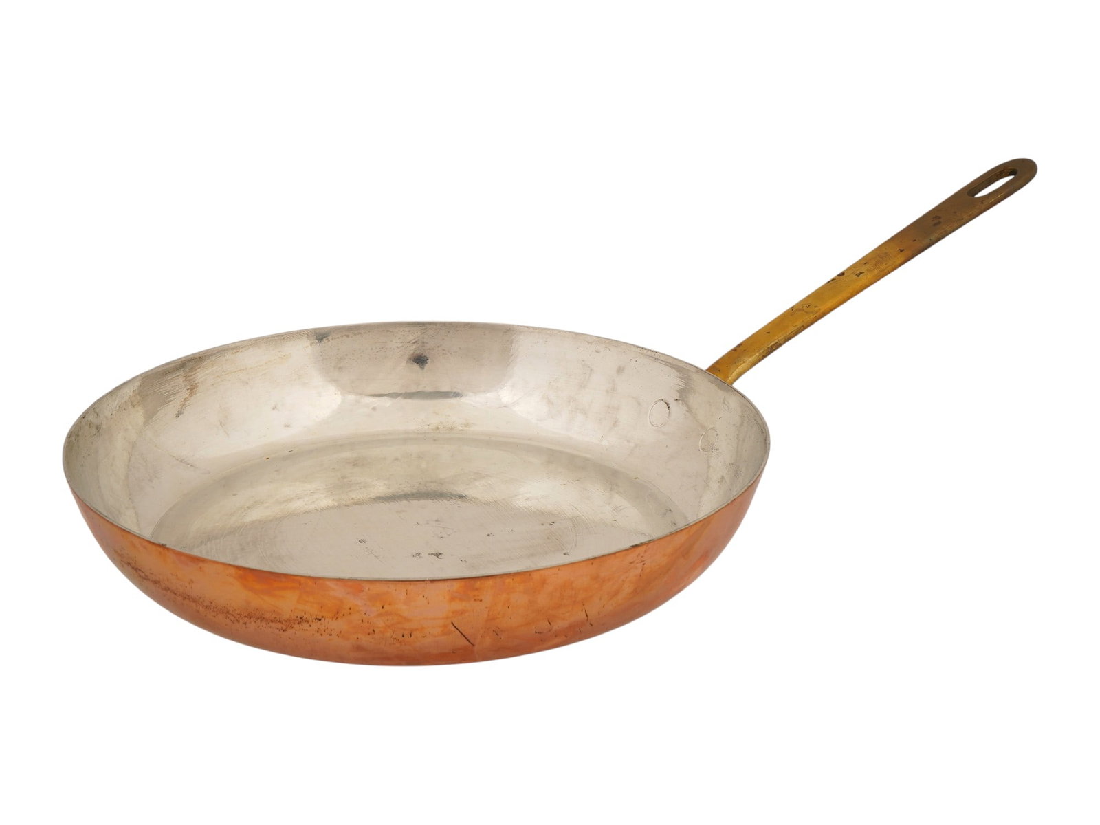 VINTAGE WALDOW BROOKLYN COPPER SAUTE PAN: A vintage Waldow Brooklyn copper skillet or saute pan produced by the Thomas Bruno Waldow Company in Brooklyn, New York. Constructed from heavy-gauge copper, the pan features a sturdy cast brass handl