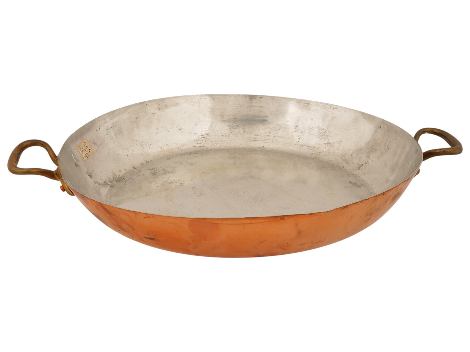 AMERICAN WALDOW BROOKLYN NY COPPER PAN W HANDLES: A vintage oval gratin pan, a product of Waldow, a renowned manufacturer formerly based in Brooklyn, New York. Constructed from heavy gauge copper, the piece features a traditional tin lined interior d