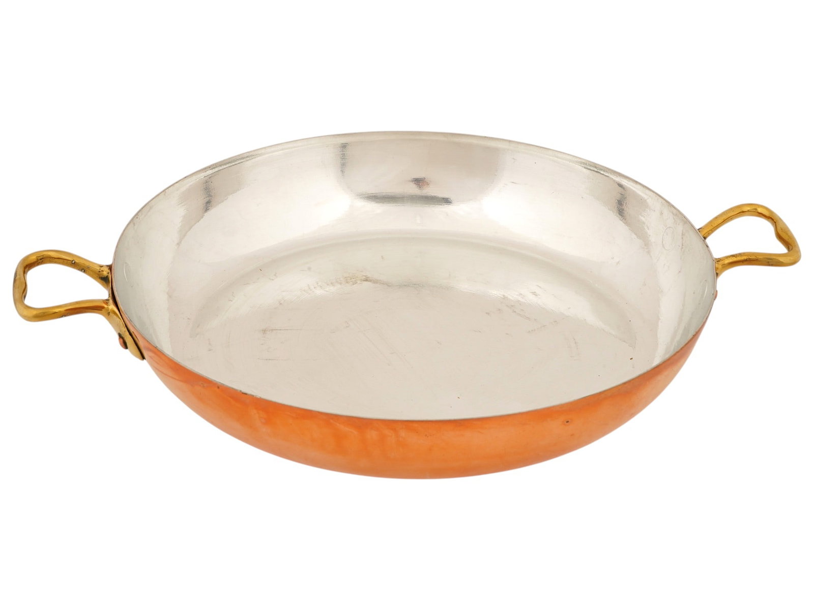 AMERICAN WALDOW BROOKLYN NY COPPER PAN W HANDLES: A vintage oval gratin pan, a product of Waldow, a renowned manufacturer formerly based in Brooklyn, New York. Constructed from heavy gauge copper, the piece features a traditional tin lined interior d