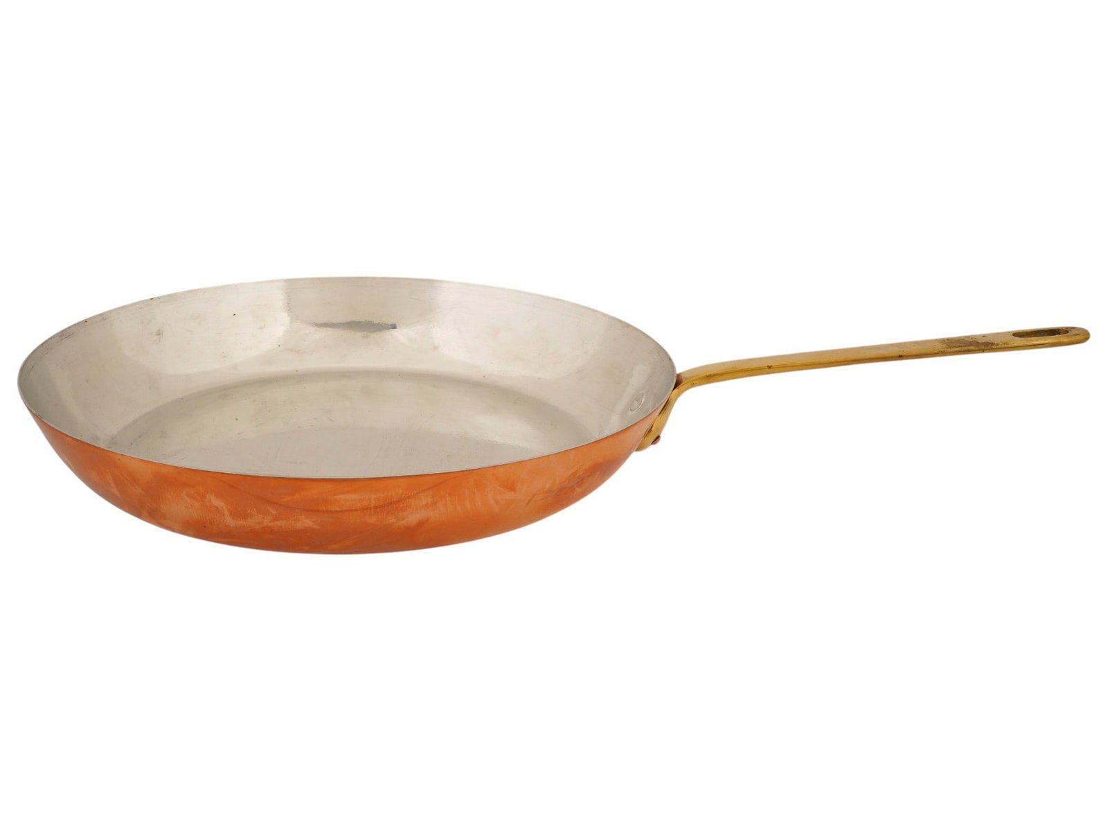 VINTAGE AMERICAN WALDOW BROOKLYN NY COPPER PAN: A vintage copper pan, a product of Waldow, a manufacturer formerly based in Brooklyn, New York, recognized for producing professional grade kitchenware. The pan features a traditional round form with 