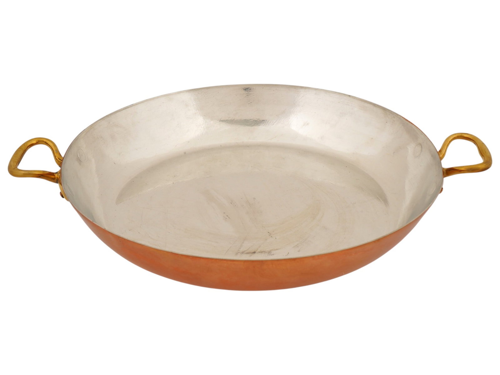 AMERICAN WALDOW BROOKLYN NY COPPER PAN W HANDLES: A vintage oval gratin pan, a product of Waldow, a renowned manufacturer formerly based in Brooklyn, New York. Constructed from heavy gauge copper, the piece features a traditional tin lined interior d