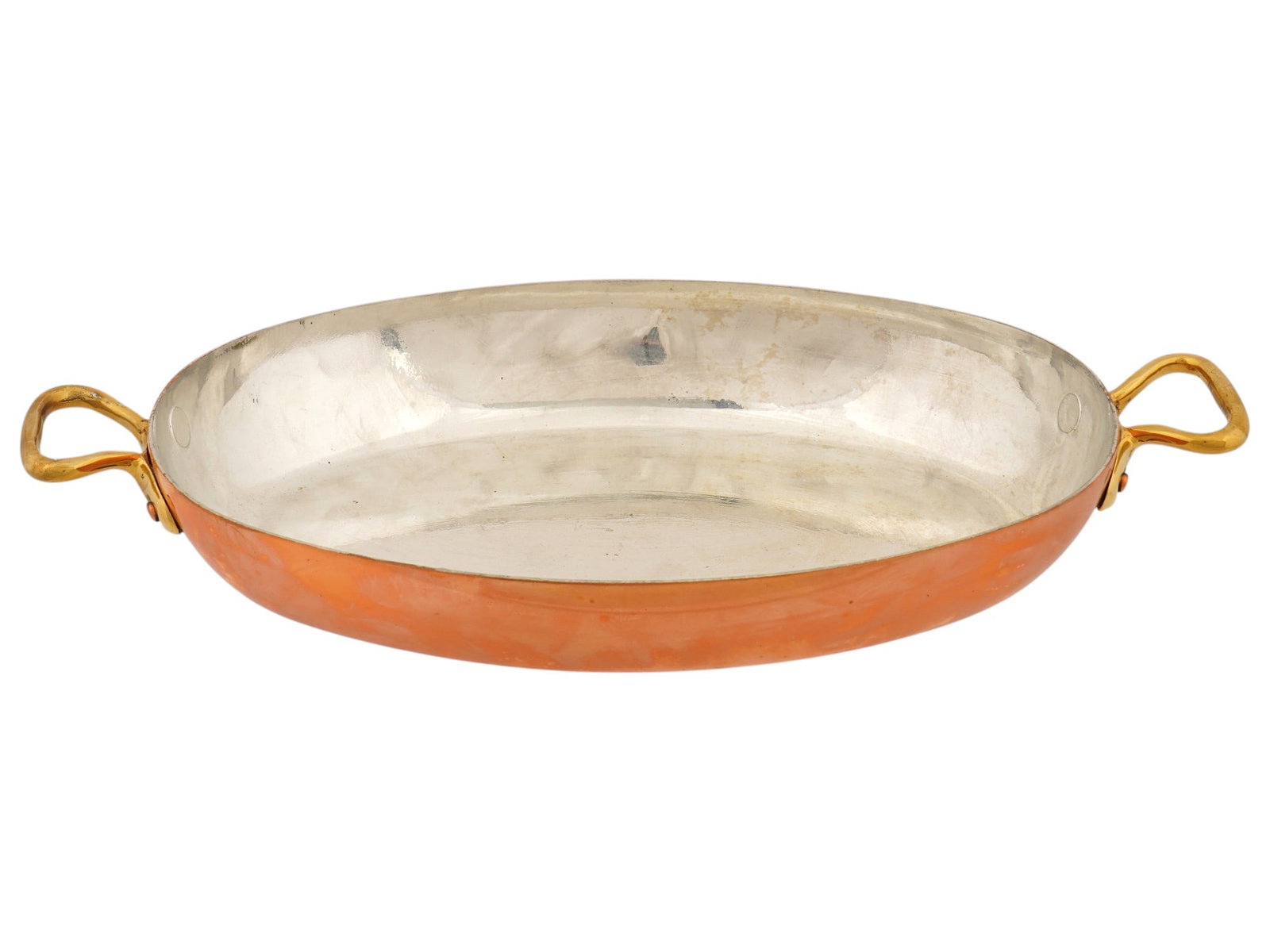 AMERICAN WALDOW BROOKLYN NY COPPER PAN W HANDLES: A vintage oval gratin pan, a product of Waldow, a renowned manufacturer formerly based in Brooklyn, New York. Constructed from heavy gauge copper, the piece features a traditional tin lined interior d