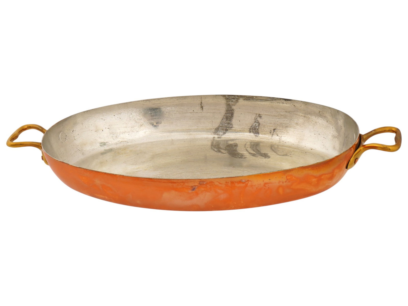 AMERICAN WALDOW BROOKLYN NY COPPER PAN W HANDLES: A vintage oval gratin pan, a product of Waldow, a renowned manufacturer formerly based in Brooklyn, New York. Constructed from heavy gauge copper, the piece features a traditional tin lined interior d