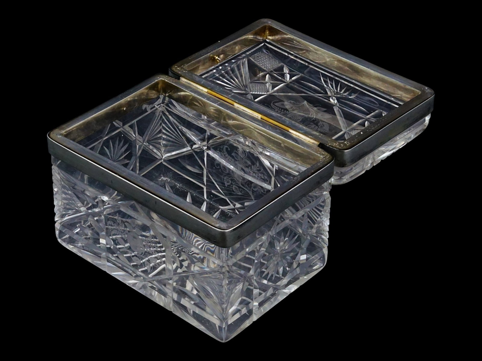 RECTANGULAR SHAPED COVERED CUT CRUSTAL GLASS BOX - 2
