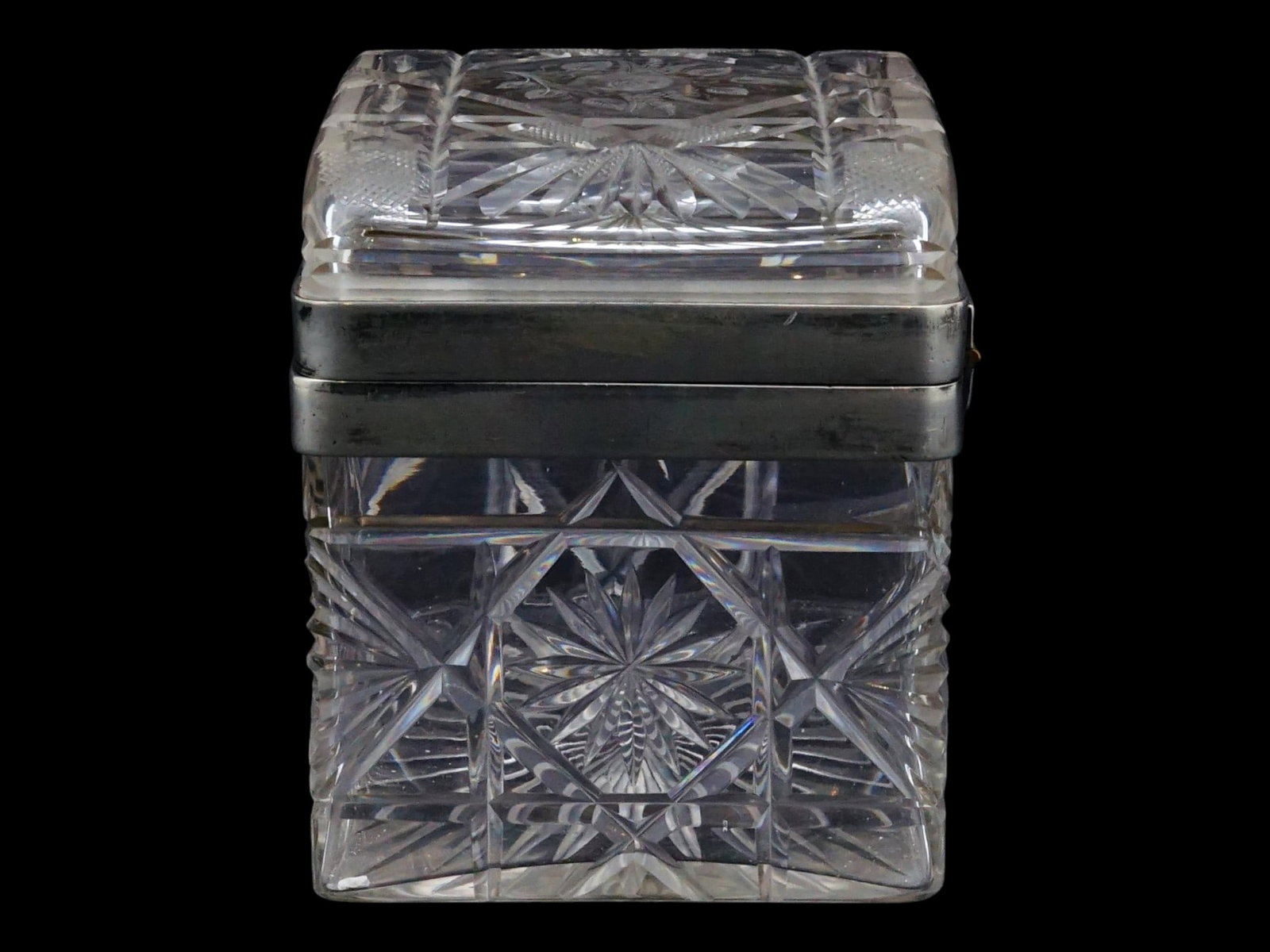 RECTANGULAR SHAPED COVERED CUT CRUSTAL GLASS BOX - 4