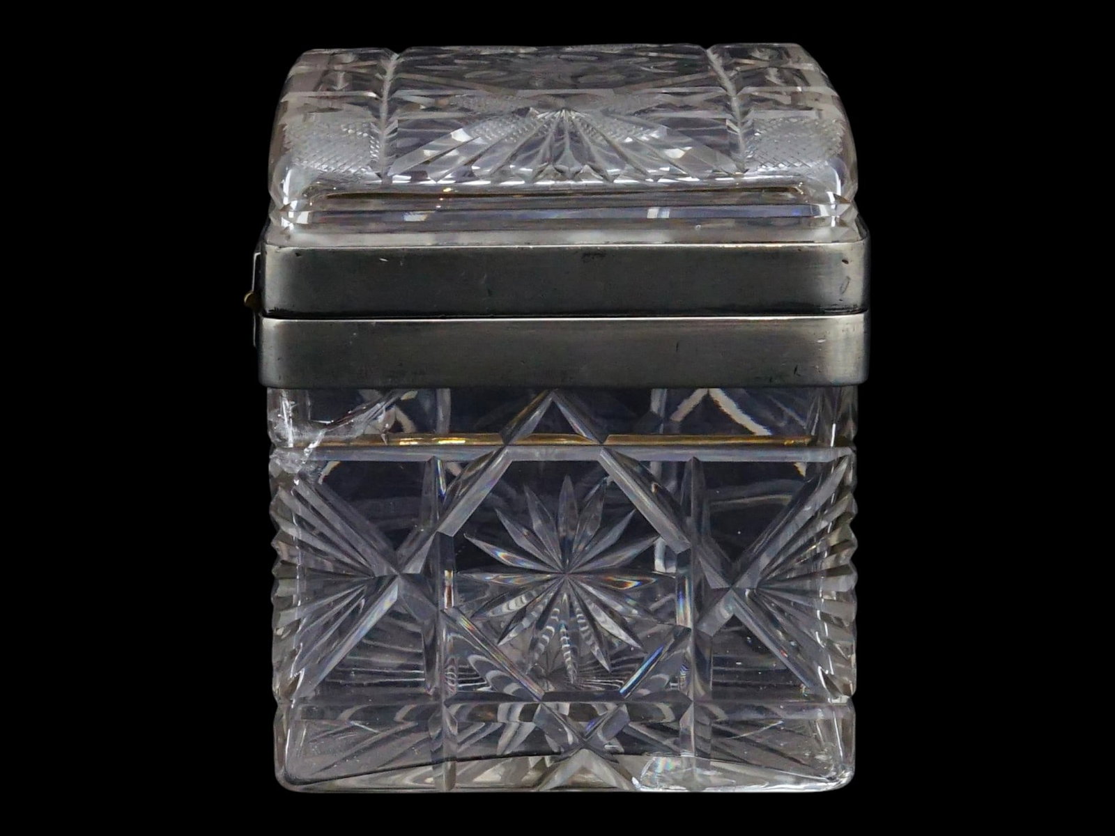 RECTANGULAR SHAPED COVERED CUT CRUSTAL GLASS BOX - 6