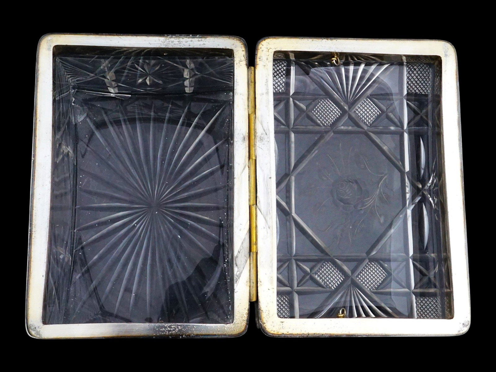 RECTANGULAR SHAPED COVERED CUT CRUSTAL GLASS BOX - 7