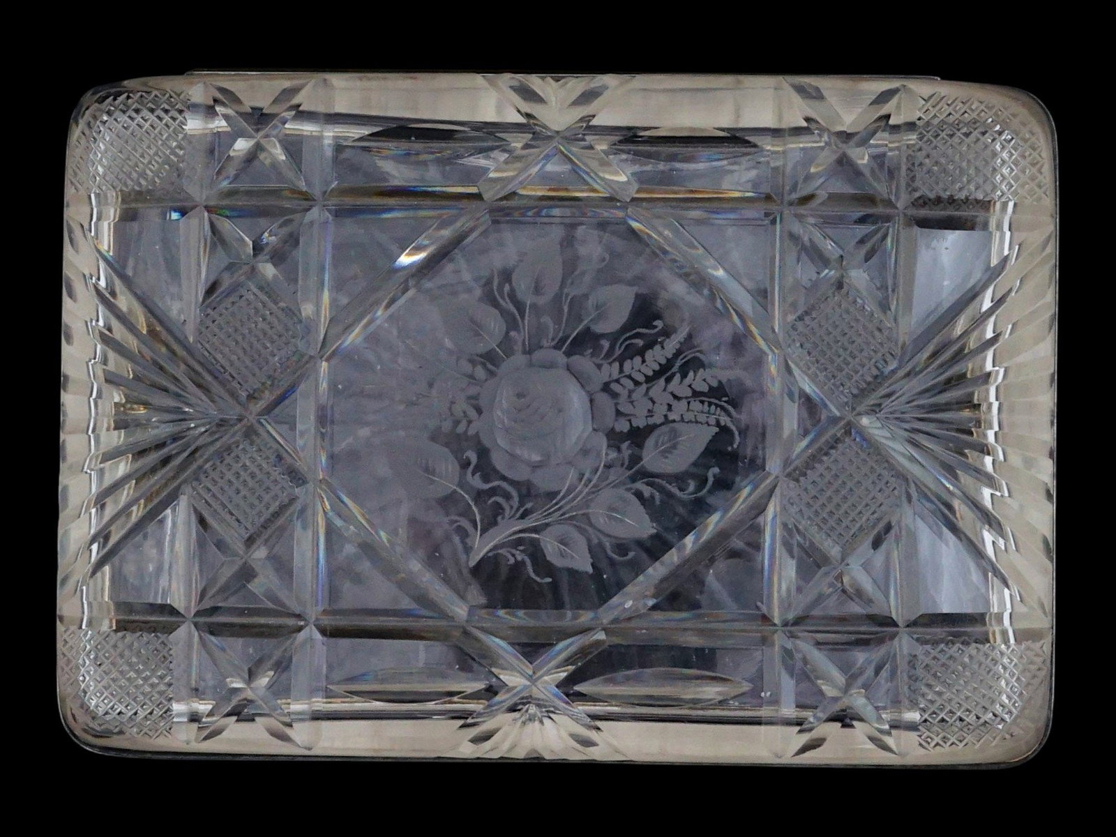 RECTANGULAR SHAPED COVERED CUT CRUSTAL GLASS BOX - 8