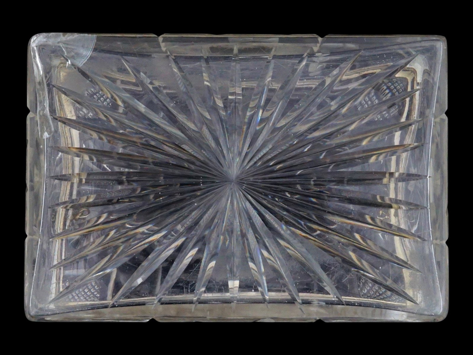 RECTANGULAR SHAPED COVERED CUT CRUSTAL GLASS BOX - 9