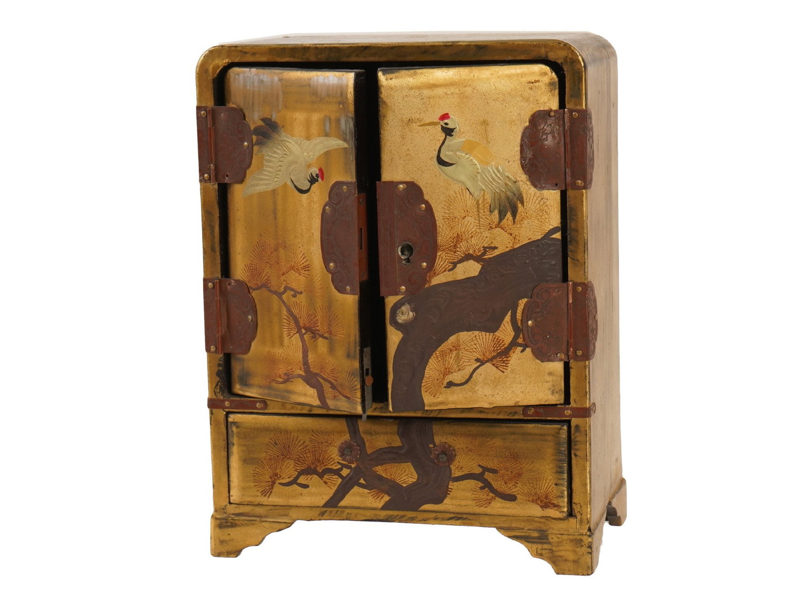 EARLY 20TH CEN JAPANESE VANTINE ART DECO JEWELRY CABINET: An early 20th century Japanese Vantine Art Deco jewelry cabinet, features a gold-toned lacquer exterior decorated with a traditional landscape scene depicting a tree with two cranes. The double-door f