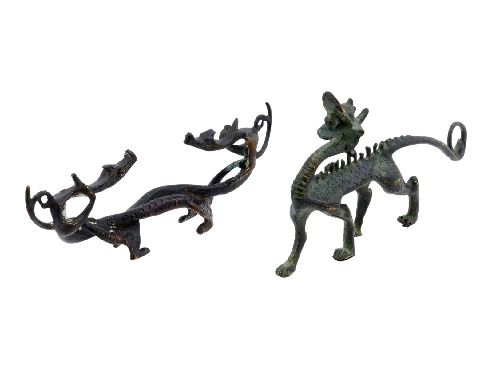 PAIR OF VINTAGE CHINESE BRONZE DRAGON FIGURINES: A pair of vintage Chinese cast bronze figurines of stylized dragons. Various design. Green patina. Unmarked. Collectible Oriental Asian Decor, Sculpture, Bronzeware, Figures. THIS LOT IS ELIGIB