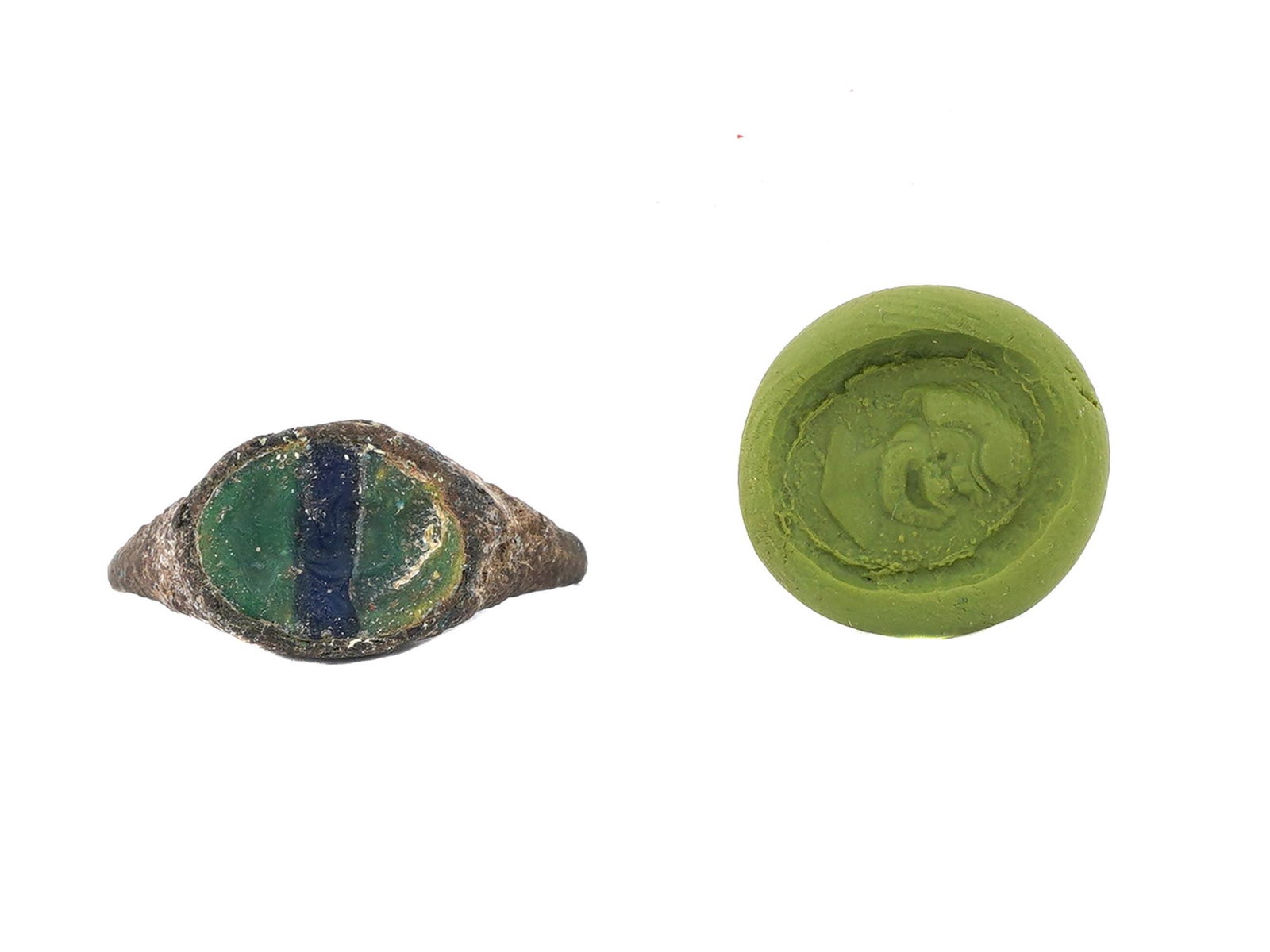 ANCIENT ROMAN ENGRAVED GLASS INTAGLIO ON FRAGMENT RING: A rare ancient Roman signet ring fragment decorated with a banded glass intaglio engraved with an image of a theatrical mask, circa 100 to 300 AD. Historical Archaeological Collectibles, Ancient Jewel