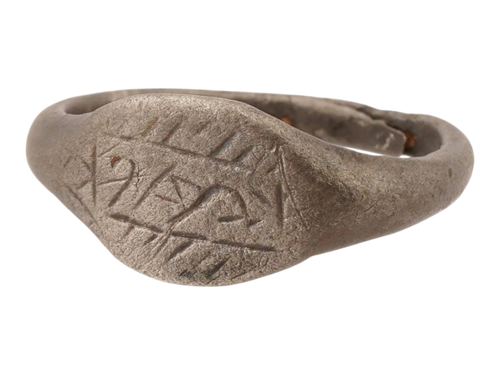 ANCIENT EARLY ROMAN SILVER RING W STYLIZED LETTERS: An ancient early Roman silver ring dating circa 200 BC to 100 AD, featuring an engraved inscription with stylized letters. Crafted in solid silver, the ring reflects the elegance and personal symbolis