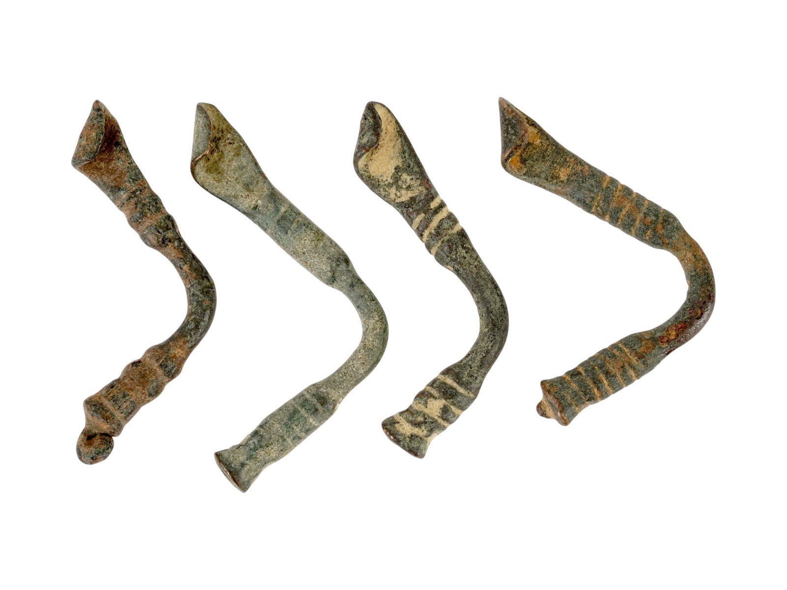 ANCIENT ROMAN BRONZE FIBULAS CIRCA 100 TO 300 AD: A group of ancient Roman bronze fibulas, dating from circa 100 to 300 AD, showcasing a variety of forms and fastening mechanisms used throughout the Roman Empire. These brooches served both practical 