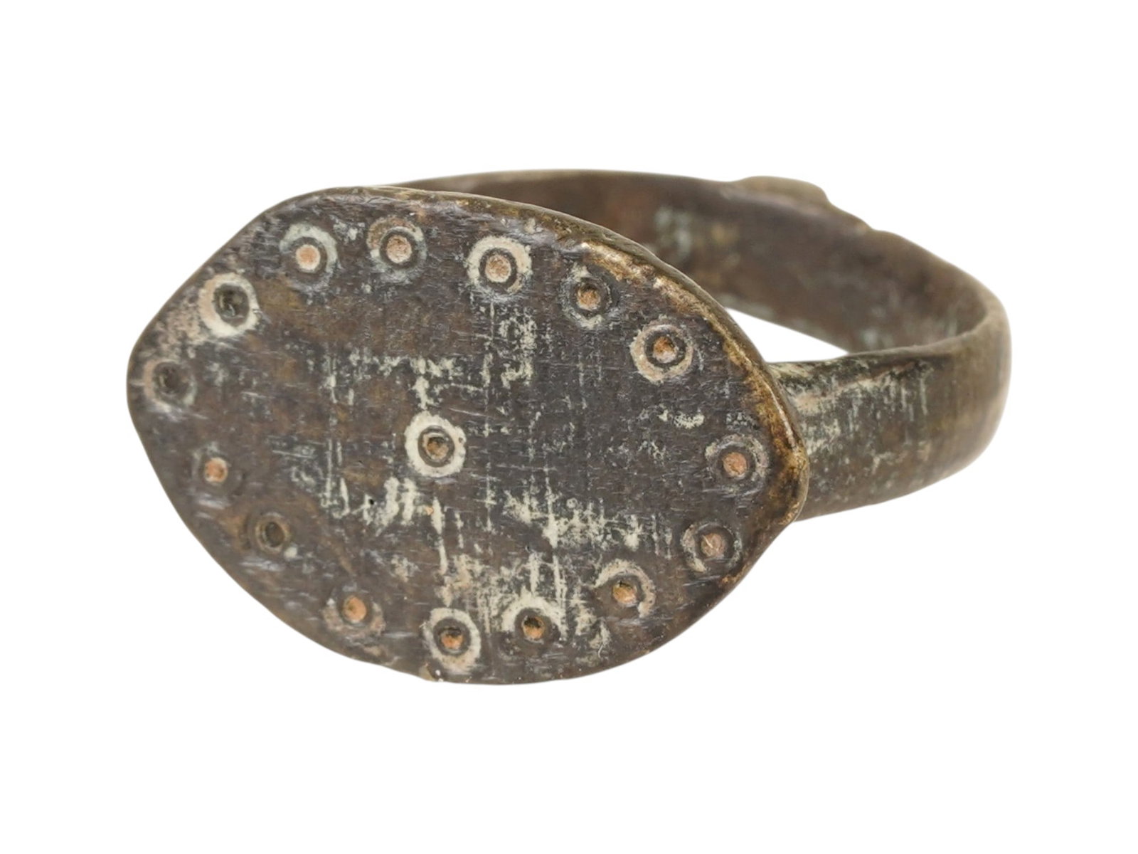 ANCIENT ROMAN BRONZE RING WITH AN EVIL EYE MOTIF: An ancient Roman bronze ring, dating circa 100 to 300 AD and featuring a protective evil eye motif, a symbol widely believed to guard against malevolent forces and misfortune. Such rings were worn as 