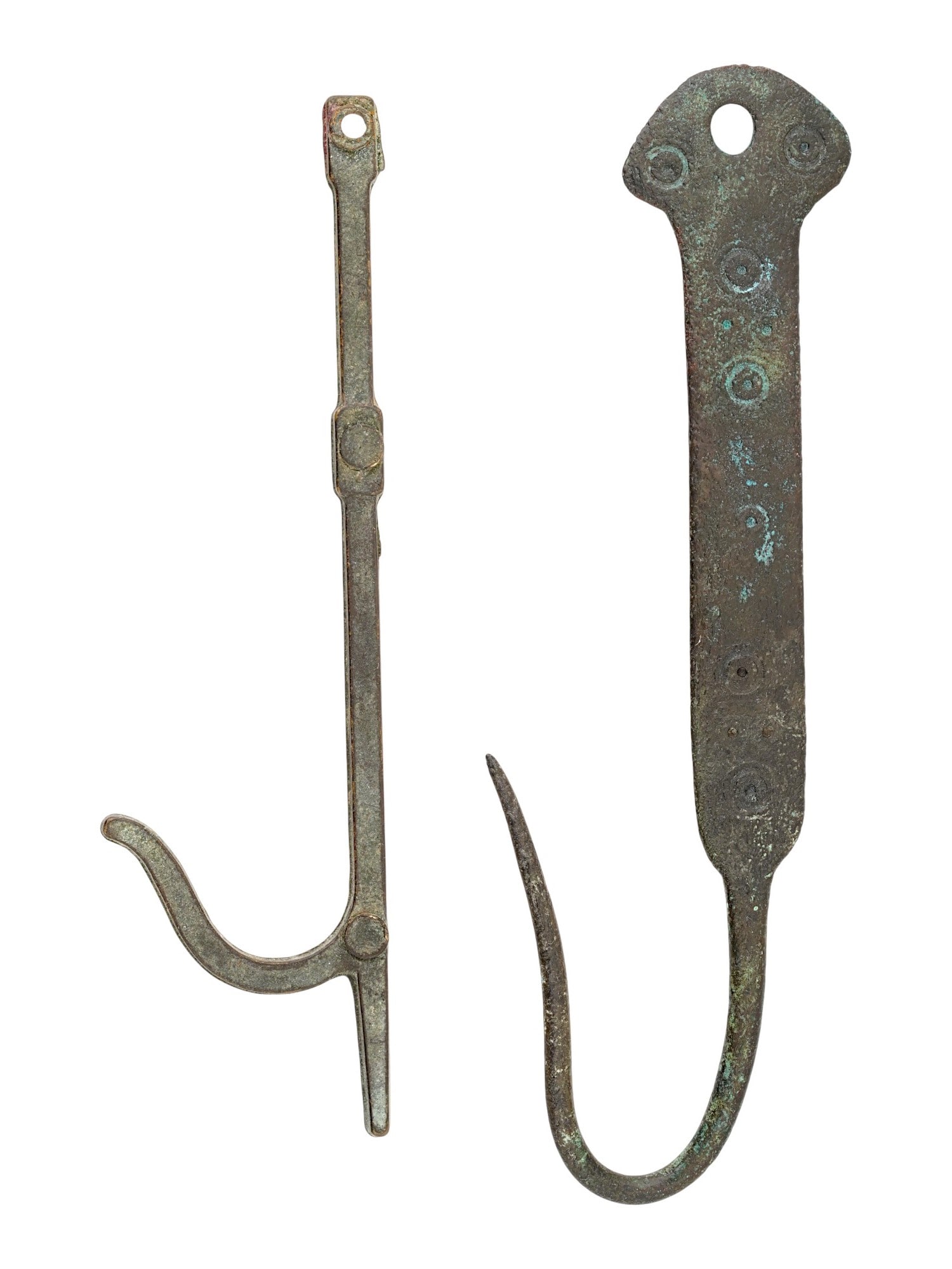 ANCIENT BRONZE FISHING HOOKS CA 100 TO 300 AD: A lot of two ancient Roman bronze fishing hooks, of various shapes and sizes. Dating from 100 to 300 AD. Ancient Bronze Fishing Tools, Museum Pieces, and Historical Artifacts. THIS LOT IS ELIGI