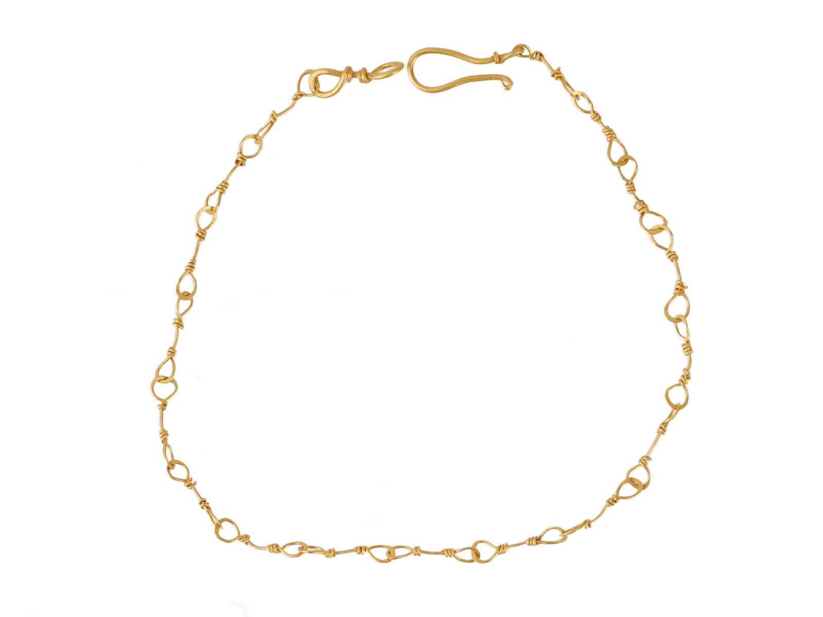ANCIENT ROMAN GOLD CHAIN BRACLET 100 TO 300 AD: An ancient Roman gold chain bracelet with a hook clasp. High carat gold. Circa: 100 to 300 AD. Historical Collectibles, Archaeological Relics, Gold Jewelry. Total weight 1.5 g. THIS LOT IS ELIG