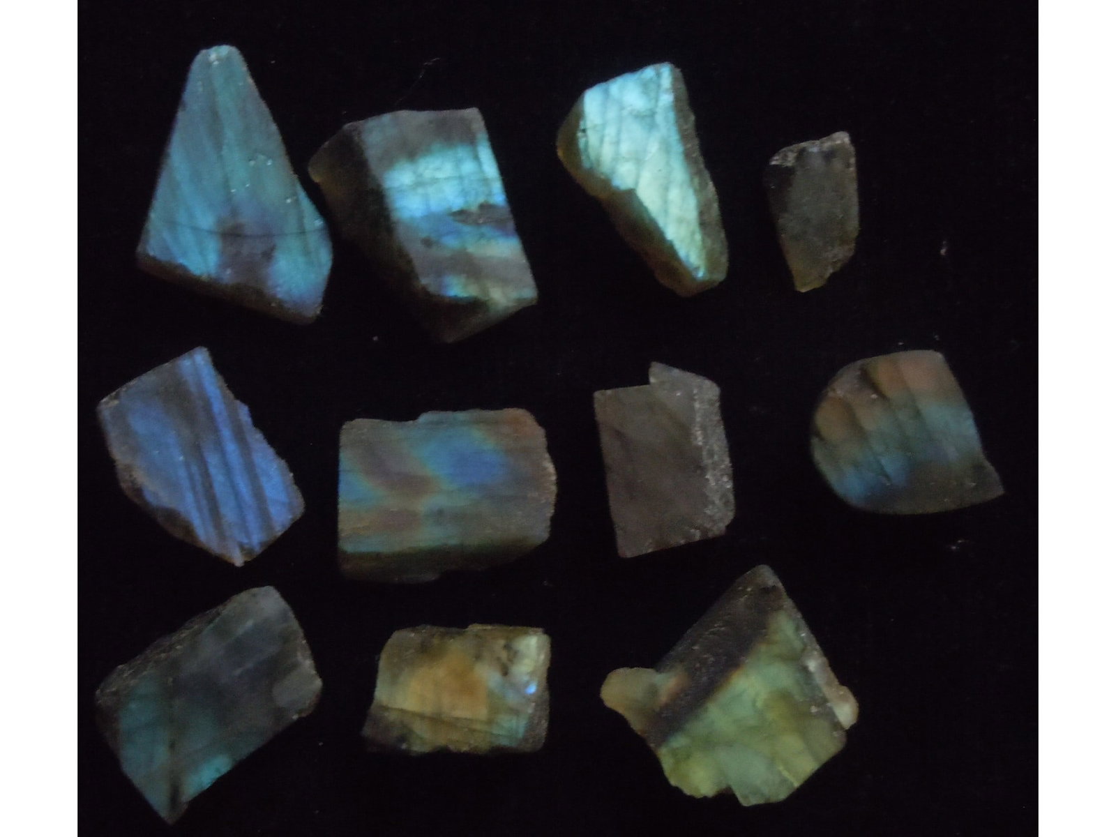 SET OF 11 IRIDESCENT LABRODORITE: Set of 11 iridescent, multicolor & translucent labradorite. Weight: 25.01 grams. Origin: Ampanihy, Atsimo-Andrefana, Madagascar. (LAB2/62) THIS LOT QUALIFIES FOR A 30-DAY UNCONDITIONAL RETURN FROM