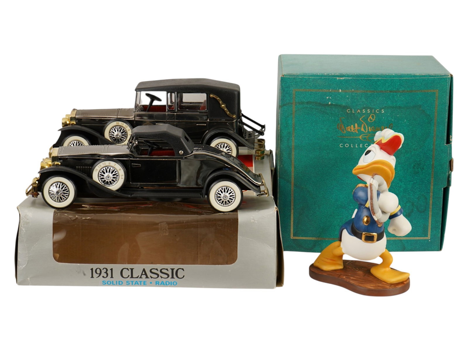 VINTAGE VAR RADIOS DONALD DUCK PORCELAIN FIGURINE (1 of 15)