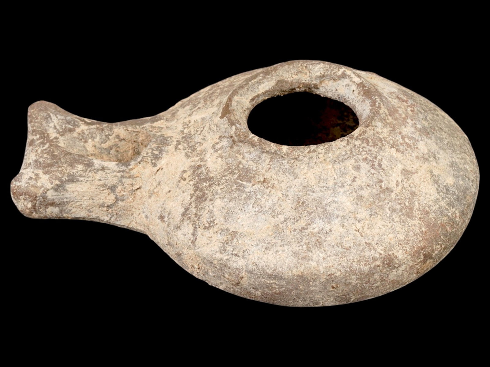 ANCIENT ROMAN HERODIAN JUDAICA TERRACOTTA OIL LAMP: An ancient Herodian Judaica terracotta oil lamp dating to the Roman period, approximately 100 to 300 AD, representative of the distinctive wheel-made lamps widely used in Jerusalem during the time of 