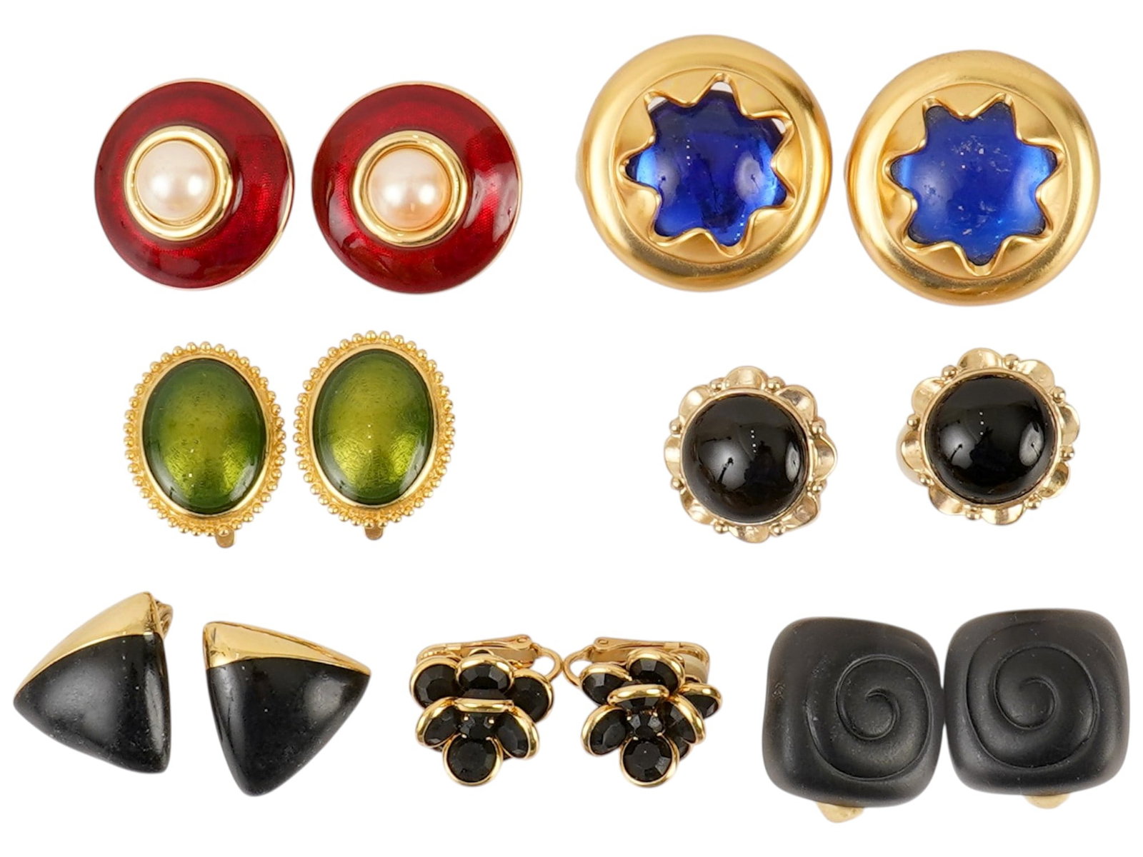 LOT OF VINTAGE STATEMENT CLIP ON EARRINGS: A lot of vintage clip-on earrings. A total of 7 pair of various design. Gold-tone fittings. Statement Costume Jewelry For Women. THIS LOT IS ELIGIBLE FOR A 30-DAY UNCONDITIONAL RETURN FROM THE