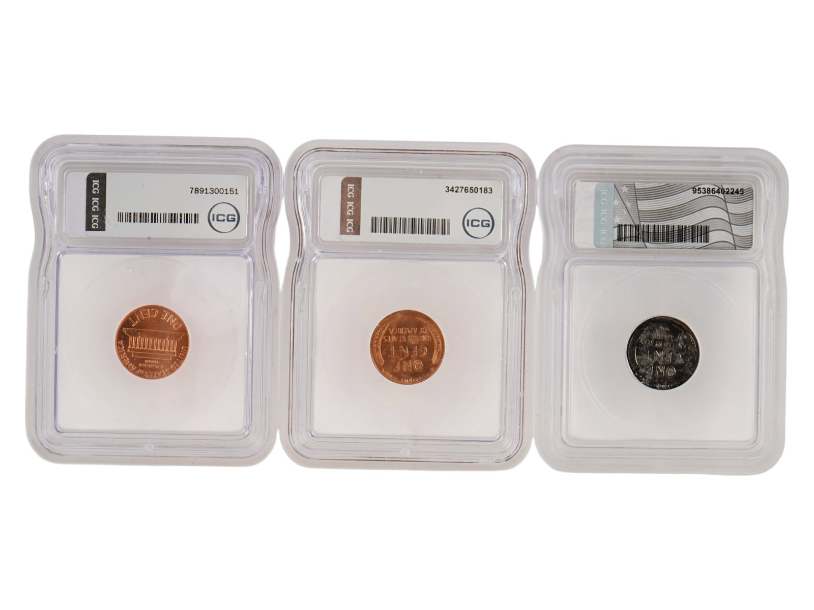 COLLECTION OF THREE AMERICAN 1 CENT COINS LINCOLN CENTS: A collection of three American 1 cent coins Lincoln cents placed in special protective plastic capsules. The collection includes a 1986 D Lincoln Memorial Cent Mint: Denver letter D hand signed by Aus