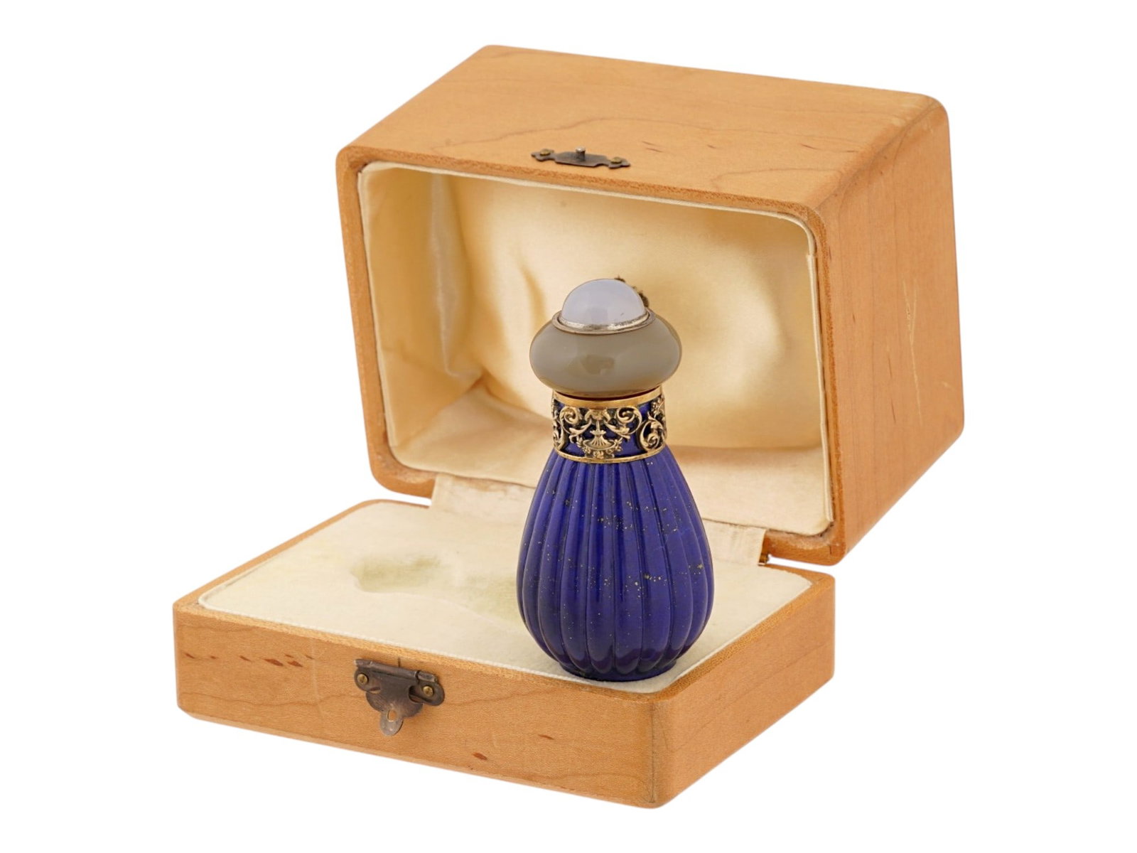 RUSSIAN LAPIS LAZULI SILVER AGATE CHALCEDONY PERFUME BOTTLE: A Russian carved lapis lazuli, silver and agate perfume bottle features a tapering body, accented by a gilt silver openwork collar with scrolling foliate motifs. The stopper is composed of a carved ag