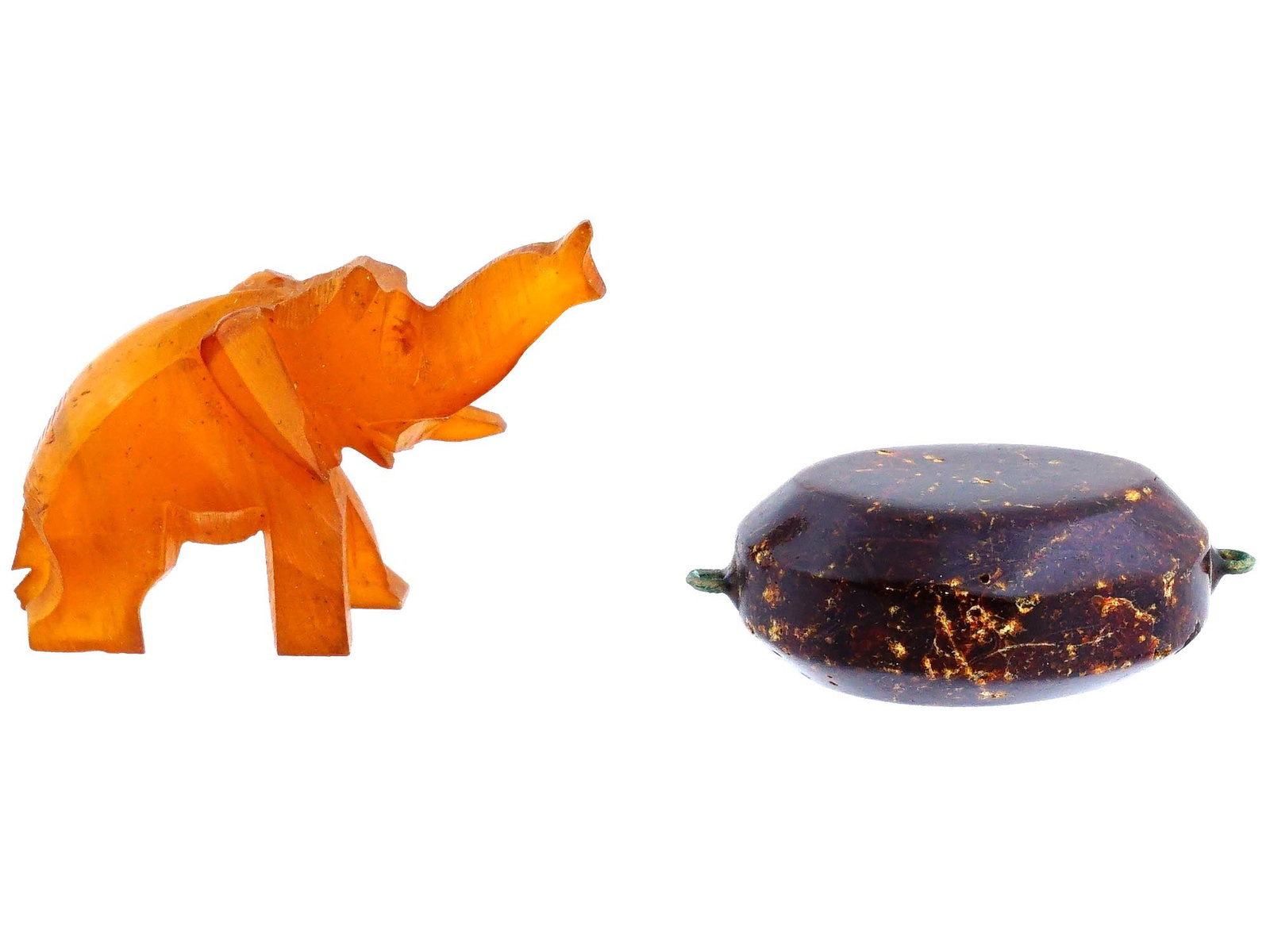 VINTAGE NATURAL AMBER ELEPHANT FIGURINE AND LARGE BEAD (1 of 8)