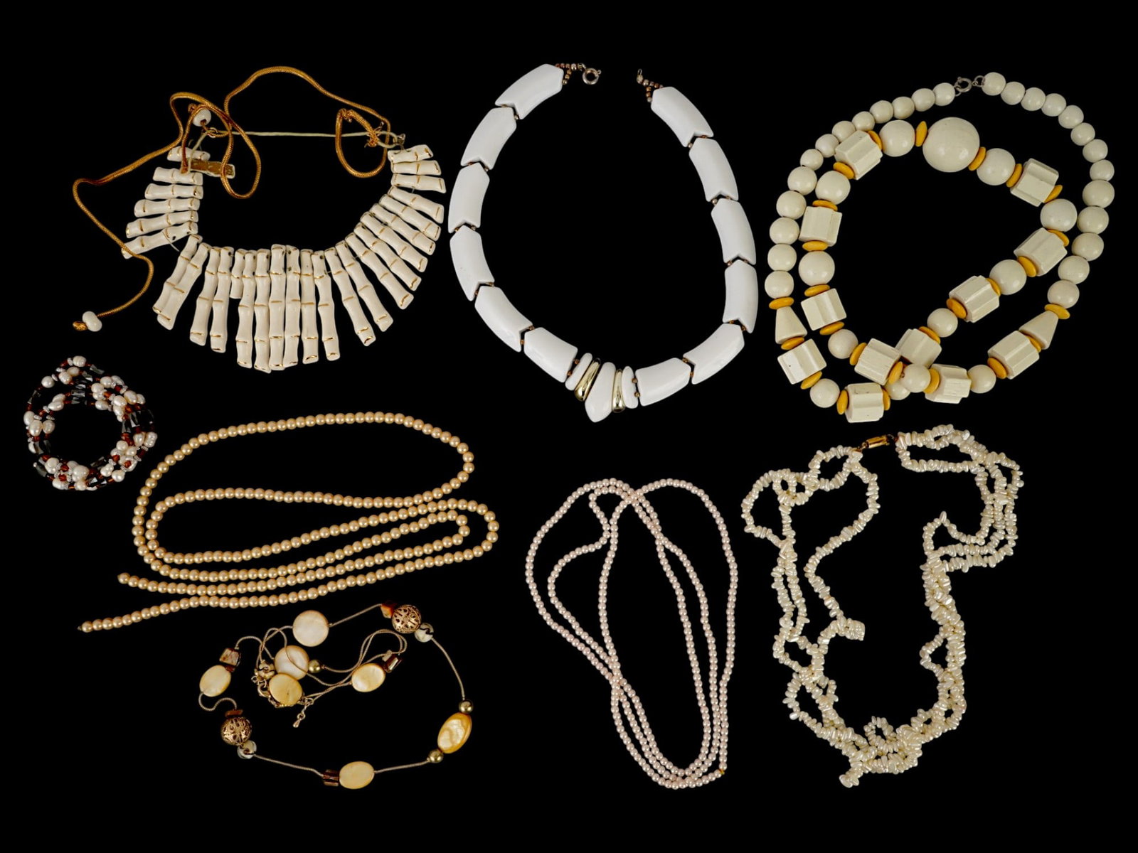 COLLECTION OF COSTUME JEWELRY NECKLACES (1 of 6)