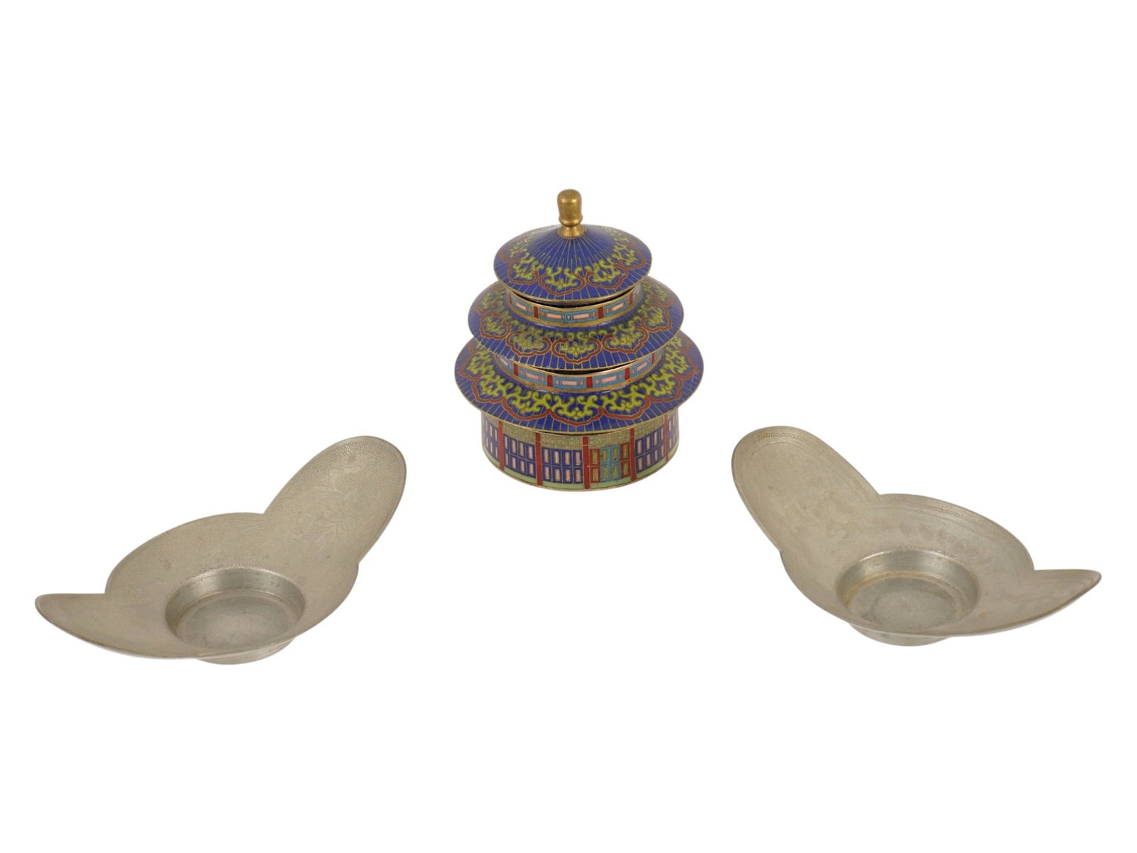 ANTIQUE CHINESE ENAMEL TRINKET BOX AND DISPLAY DISHES: An antique Chinese cloisonne enamel miniature stacking trinket box modeled after the iconic Temple of Heaven in Beijing, accompanied by two display dishes. The cloisonne piece features colorful enamel