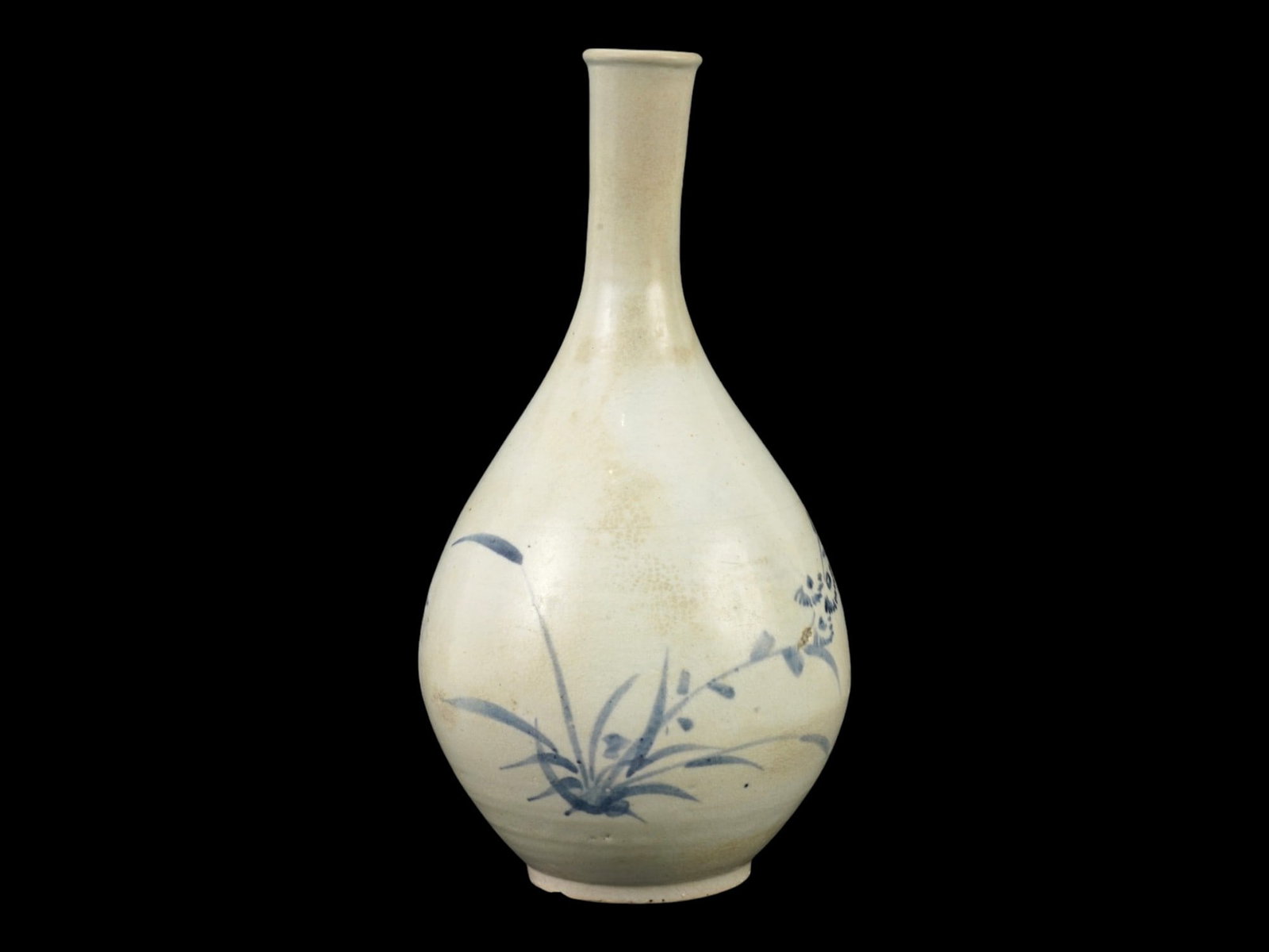 RARE ANTIQUE 18TH C KOREAN BLUE WHITE CERAMIC VASE: A very rare antique 18th century Korean blue and white ceramic vase from the Joseon dynasty 1392 to 1910. The bottle shaped vase features an elongated neck and a spherical body. Decorated with delicat
