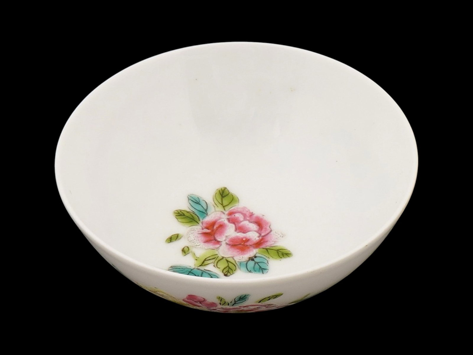 ANTIQUE CHINESE QING FAMILLE ROSE PORCELAIN BOWL MARKED: An antique Chinese hand-painted porcelain deep plate or bowl. Late Qing era, before 1912. Famille rose peony flowers and birds decoration. Juren Tang zhi seal mark on the bottom. Collectible Oriental 