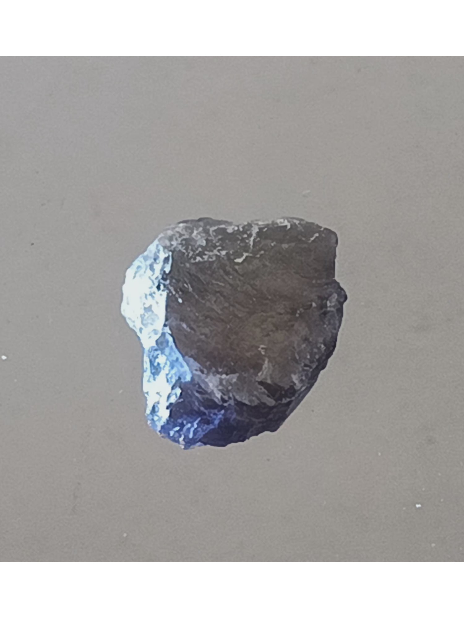 DARK BLUE IOLITE GEMSTONE - 2