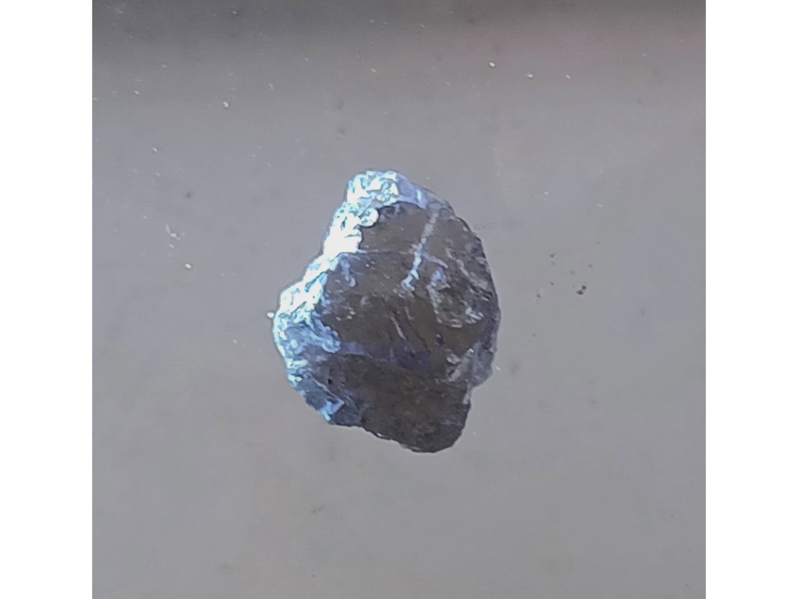 DARK BLUE IOLITE GEMSTONE - 3