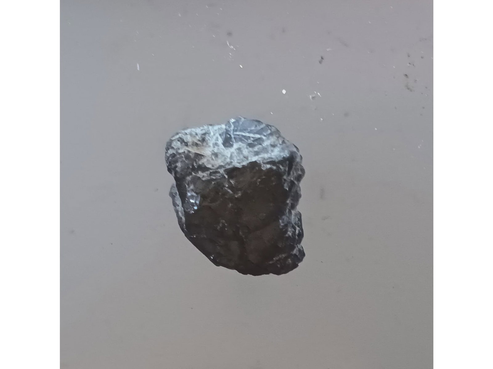 DARK BLUE IOLITE GEMSTONE - 4