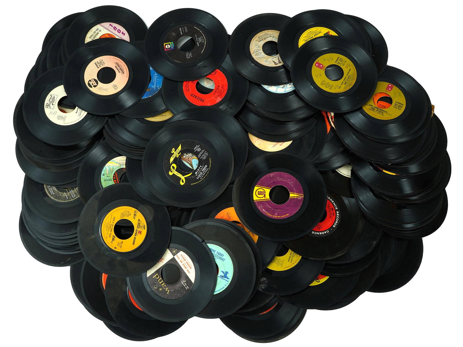 VINTAGE AMERICAN 7 INCH VINYL RECORDS WITHOUT SLEEVES: A large lot of vintage American 7-inch vinyl records from the 1970s, commonly known as 45s for their play speed. These records come without sleeves and represent a classic slice of 70s music history.
