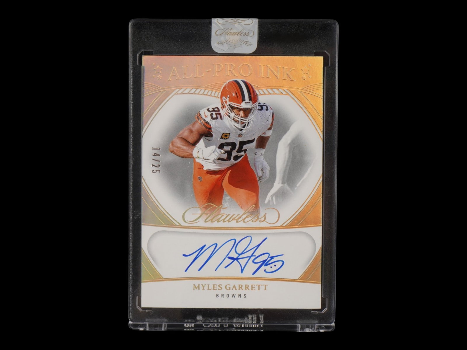 2025 FLAWLESS MYLES GARRETT ALL PRO INK GOLD /25: This premier 2025 Panini Flawless card features the on-card signature of Cleveland Browns defensive end Myles Garrett, hailing from the prestigious "All Pro Ink" series. Presented in the Gold parallel