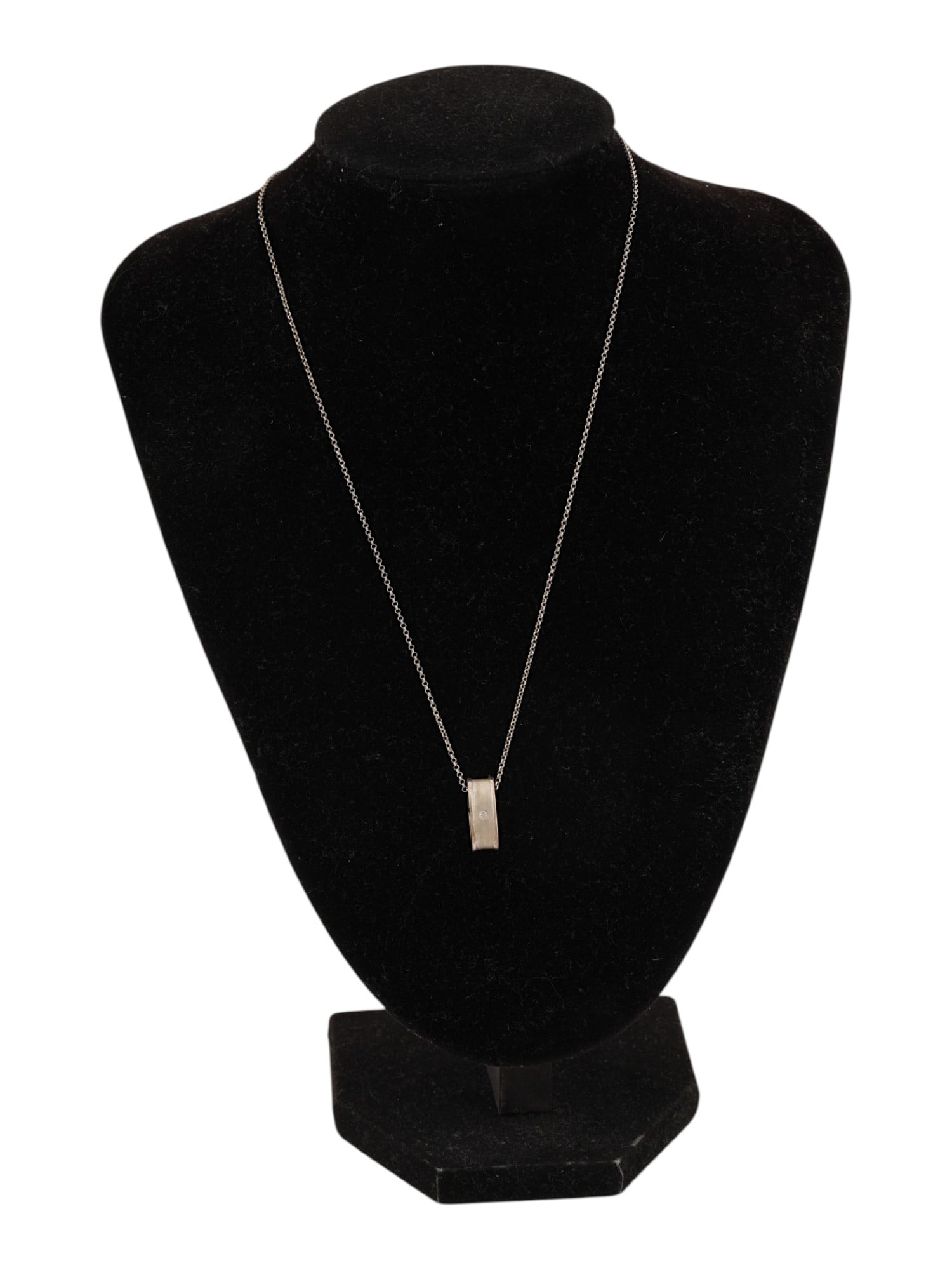 VINTAGE STERLING SILVER AND DIAMOND PENDANT: A vintage sterling silver cable chain necklace with a band pendant set with a natural diamond. Marked 925, Indonesia on the clasp. Total Weight: 5.6 g. Vintage Jewelry And Accessories For Women. THIS