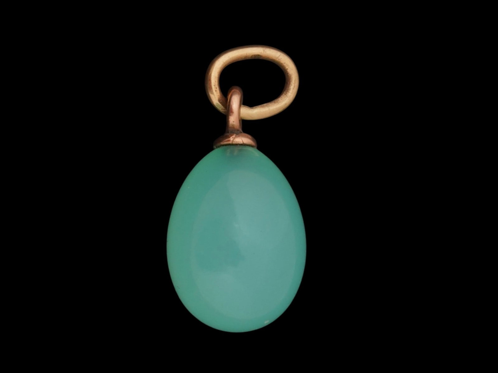 RUSSIAN 14K GOLD CARVED CHRYSOPRASE EASTER EGG PENDANT: A Russian carved Chrysoprase Easter egg pendant. Set in 14K gold fittings. Hallmarked to the suspension ring with 56 gold proof and makers marks. Russian Carved Pendants And Jewelry Collectibles.