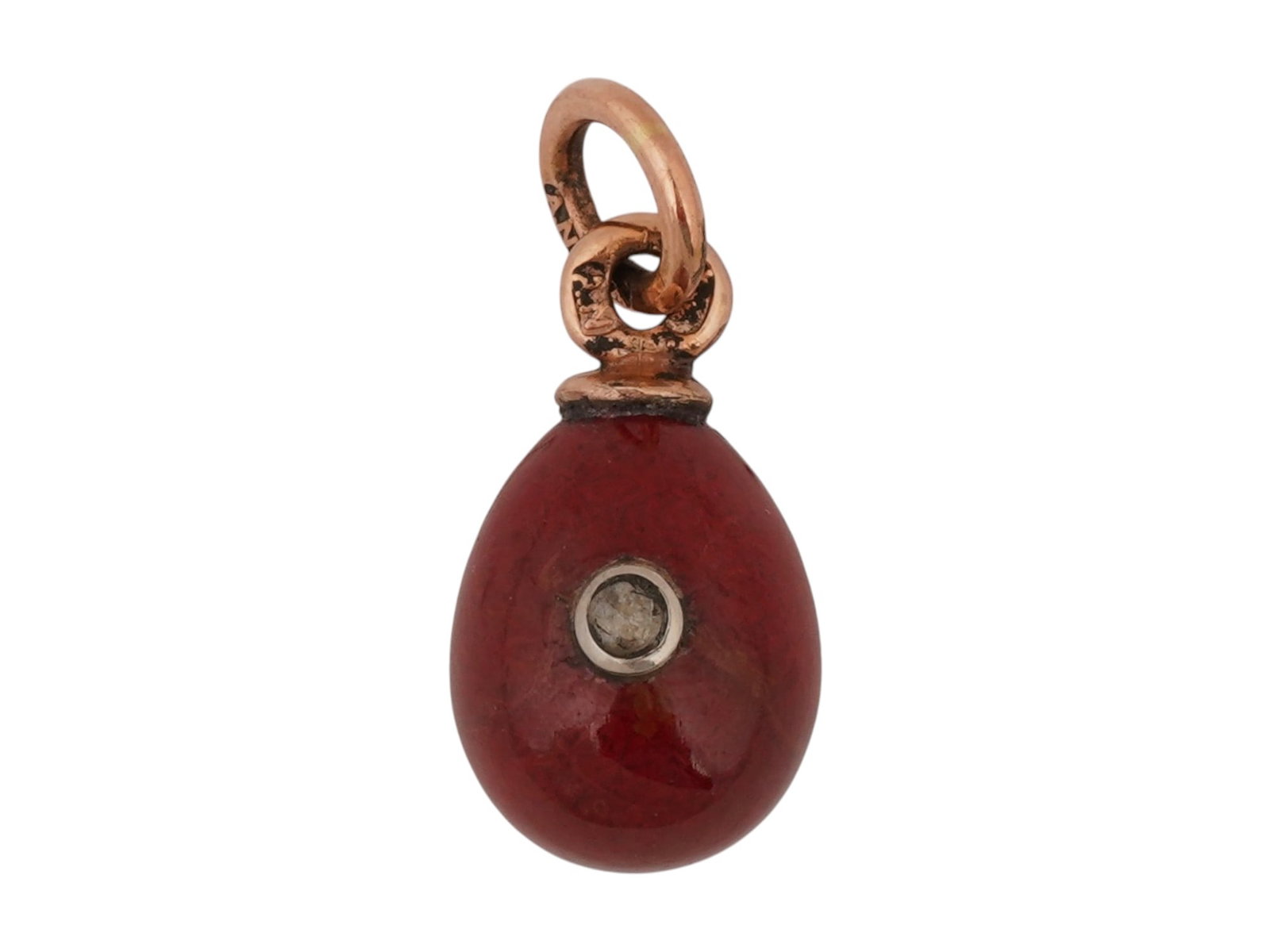 RUSSIAN 14K GOLD PURPURIN EASTER EGG PENDANT W DIAMOND: A Russian carved Purpurin Easter egg pendant with 14k gold fittings. The piece is set with a diamond to the center in the front. Hallmarked with 56 gold standard and makers marks on the suspension