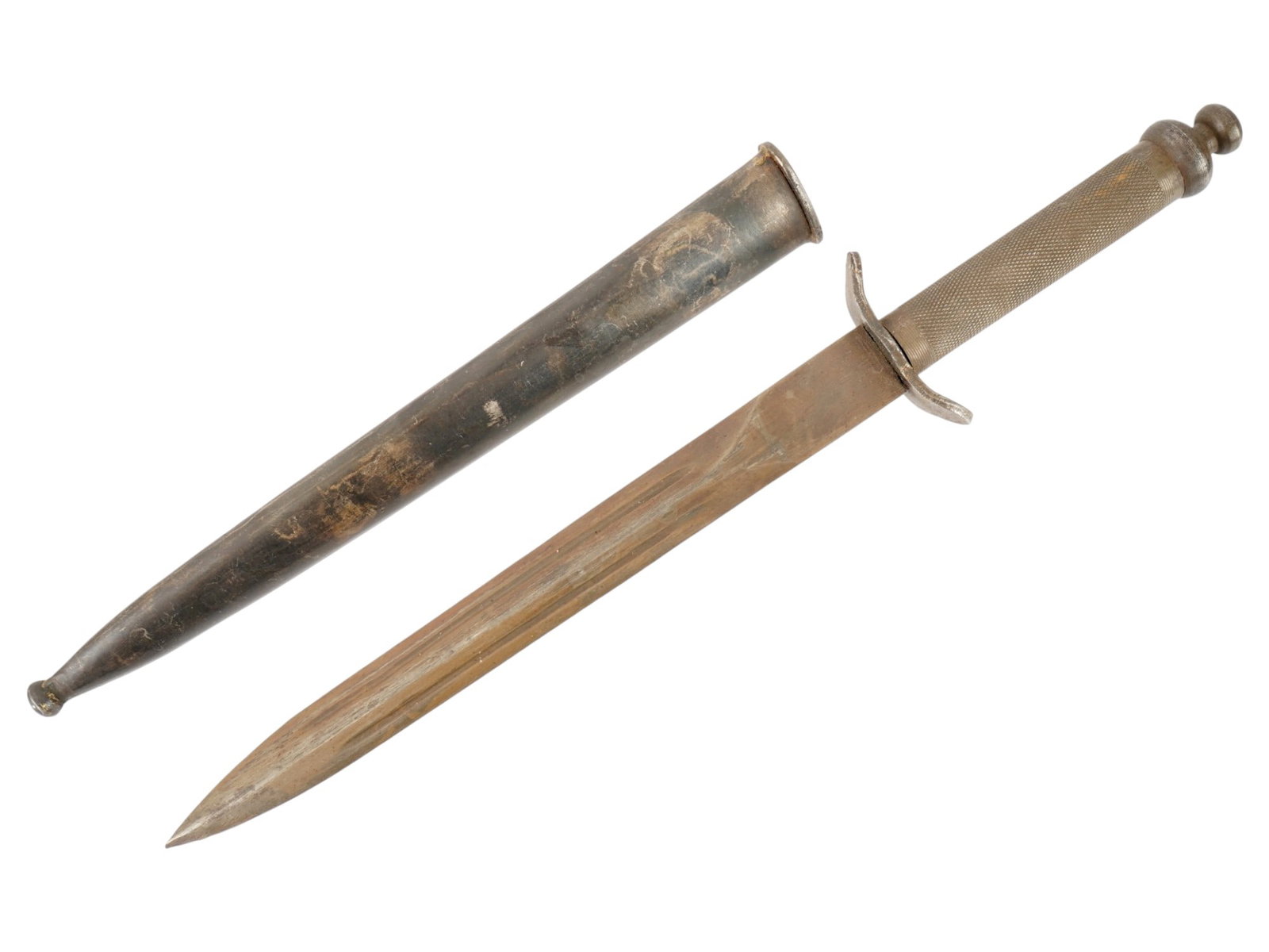 YUGOSLAVIAN BAYONET MODEL FOR THE MAUSER RIFLE: A Yugoslavian bayonet model for the Mauser rifle. The hollow steel handle has an oval cross section and a distinctive fine diamond shaped knurling to prevent slippage in the hand. The double edged bla