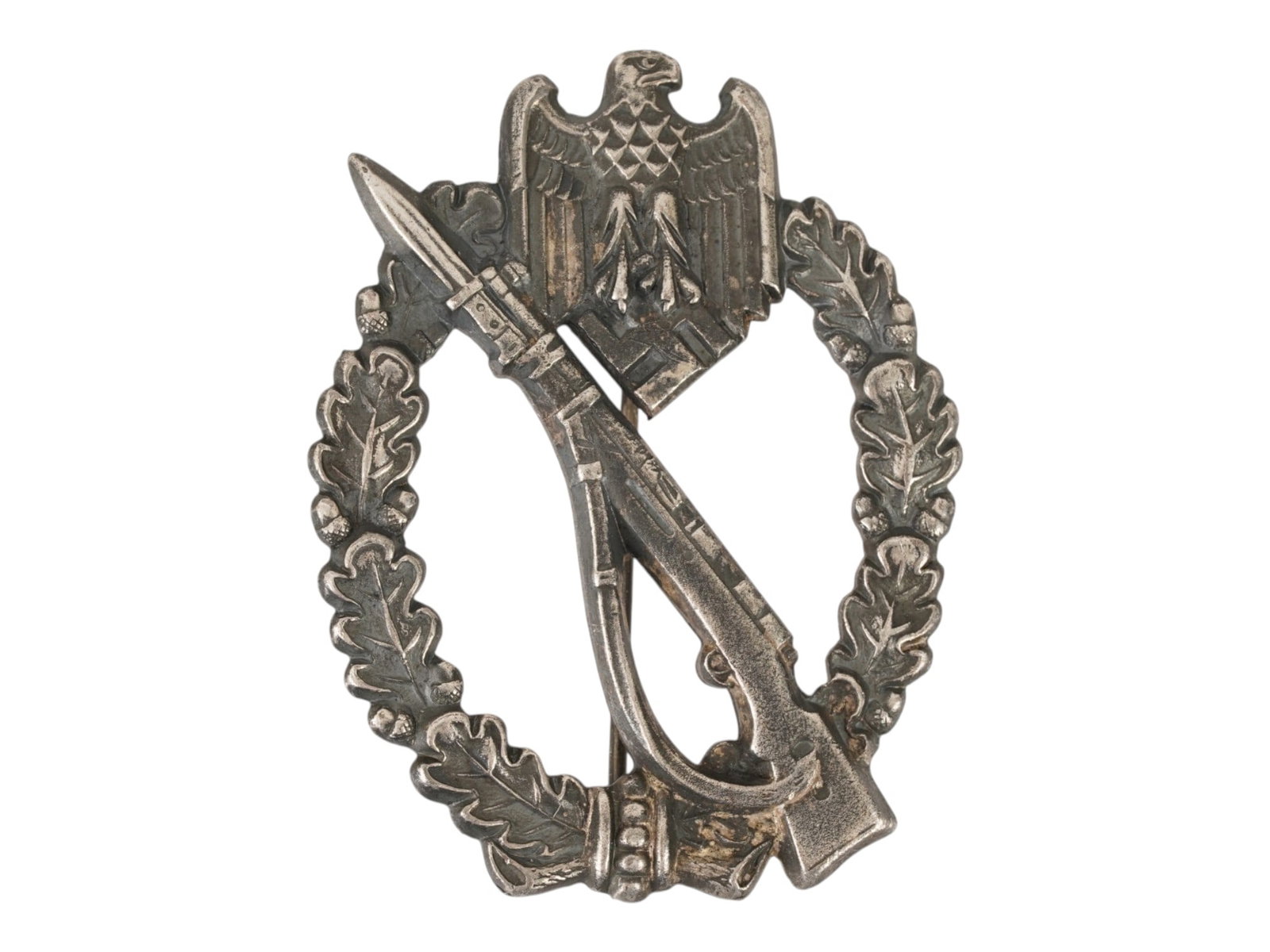 WWII MODEL NAZI GERMAN MILITARY AWARD BADGE (1 of 5)