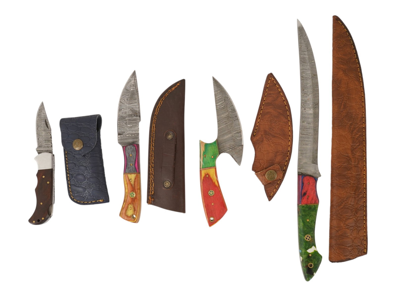 LOT OF FOUR KNIVES WITH DAMASCUS STEEL BLADES: A lot of four knives featuring hand-forged Damascus steel blades characterized by their unique pattern-welded wavy aesthetics. The grouping includes a long curved fillet-style blade, Ulu-inspired skin