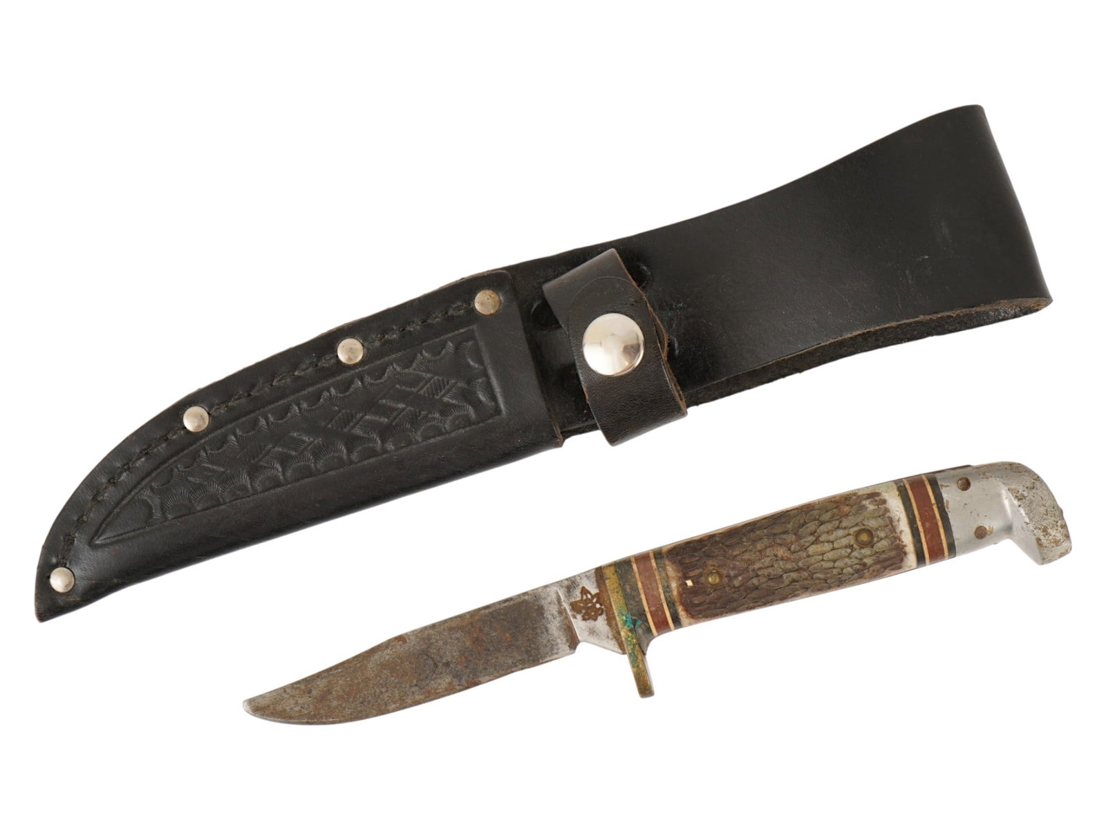 BOY SCOUT OF AMERICA WESTERN CUTLERY KNIFE: A vintage Boy Scout of America Western Cutlery fixed-blade knife . The knife features a Delrin handle and a distinctive fleur-de-lis emblem on the blade. Included is the original black leather sheath 