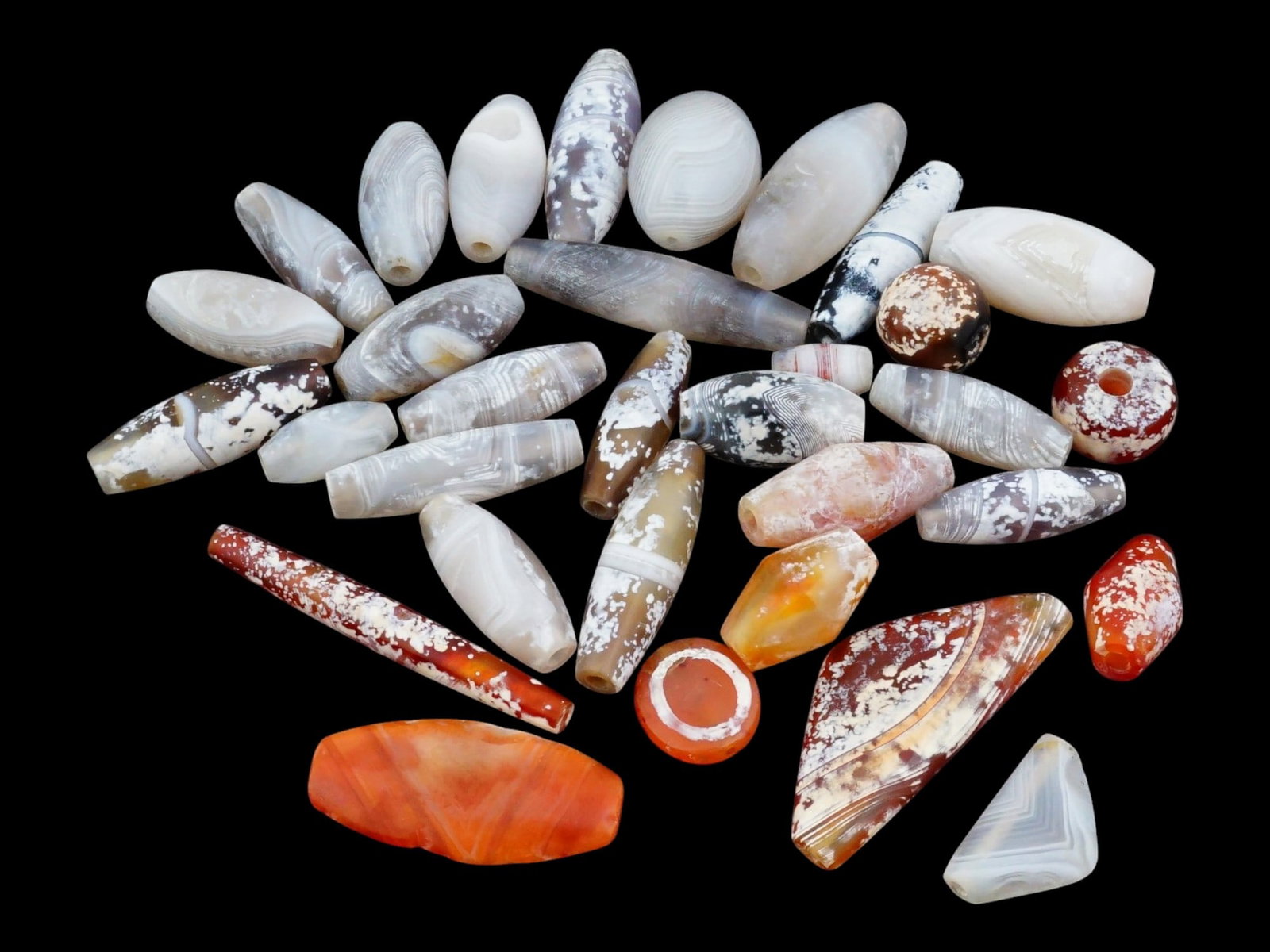 COLLECTION OF ANCIENT AGATE AND CARNELIAN BEADS (1 of 6)